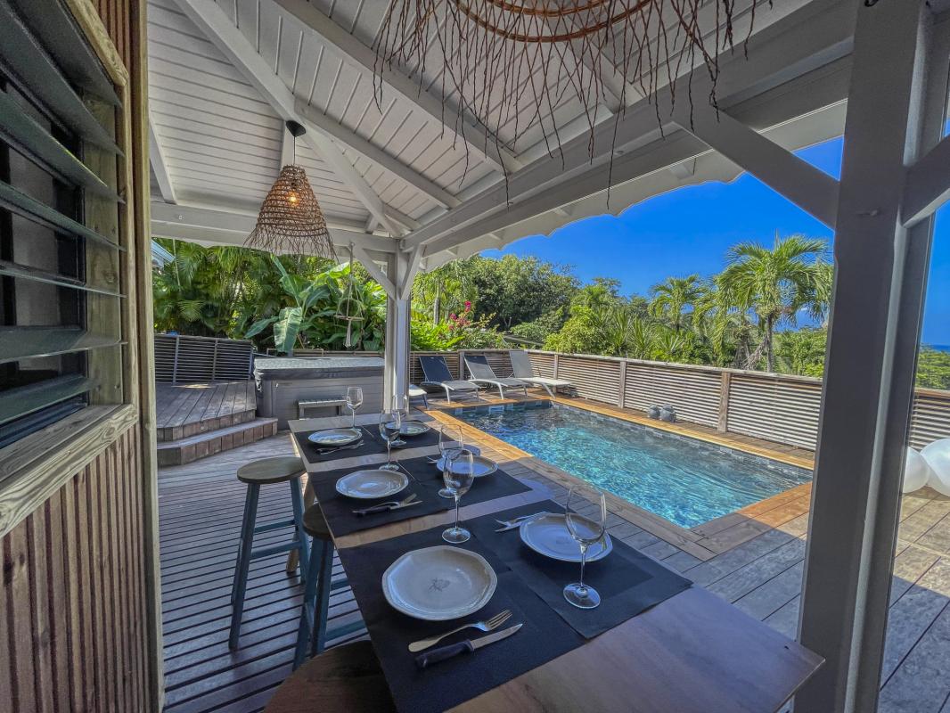 Location Villa 3 chambres Deshaies Guadeloupe-table a manger