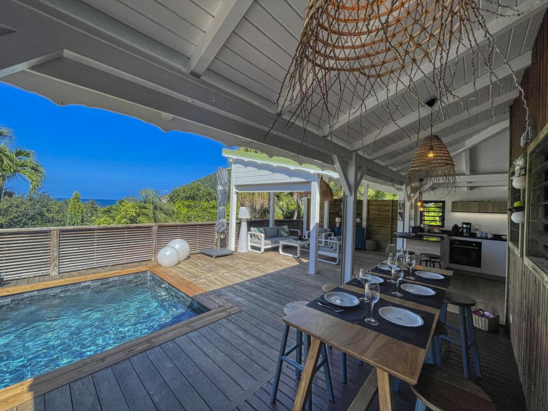 Location Villa 3 chambres Deshaies Guadeloupe-table a manger