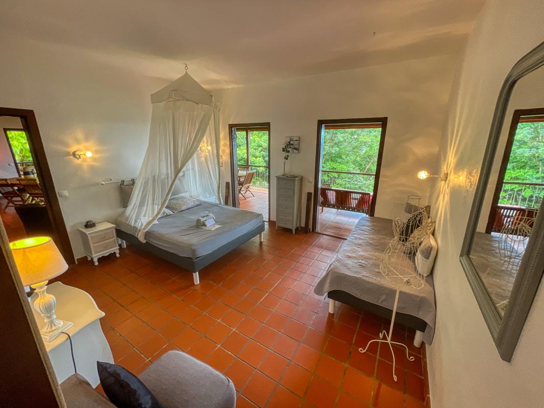 Location villa 2 chambres 6 personnes vue mer à Deshaies en Guadeloupe Jardin des Colibris