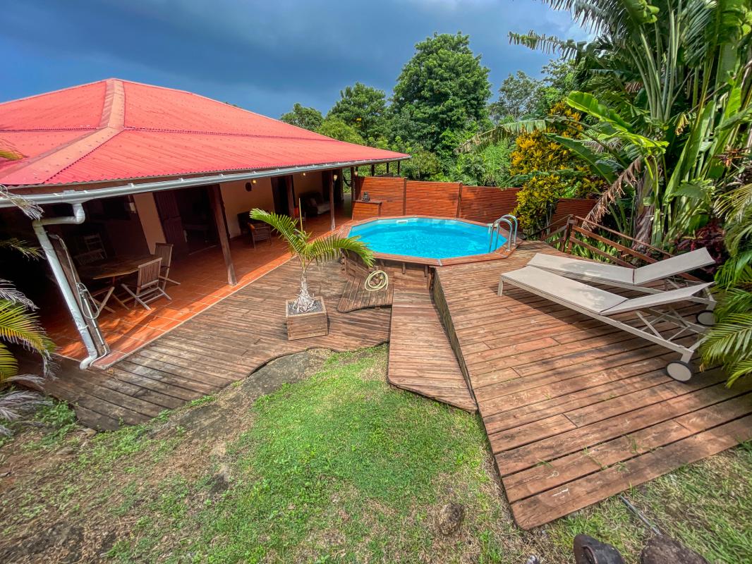 Location villa 2 chambres 4 personnes avec piscine à Deshaies en Guadeloupe Jardin des Colibris