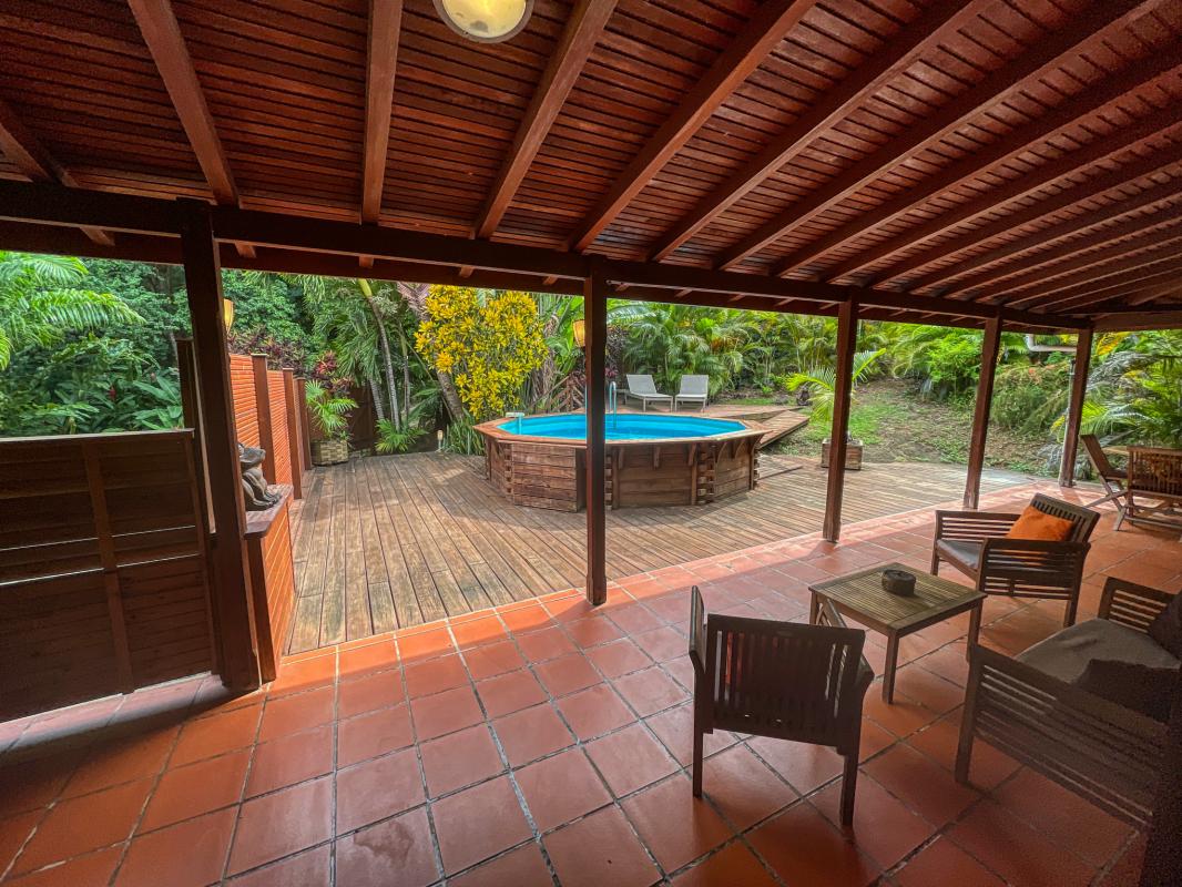 Location villa 2 chambres 4 personnes avec piscine à Deshaies en Guadeloupe Jardin des Colibris