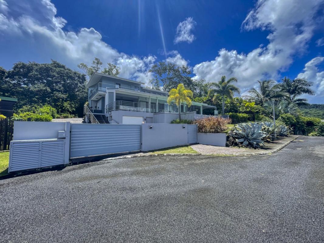 Villa à louer en Guadeloupe piscine et vue mer - Vue d'ensemble