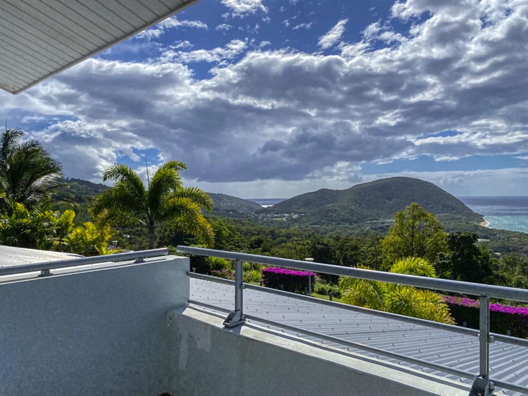 Villa à louer en Guadeloupe piscine et vue mer - vue mer depuis étage