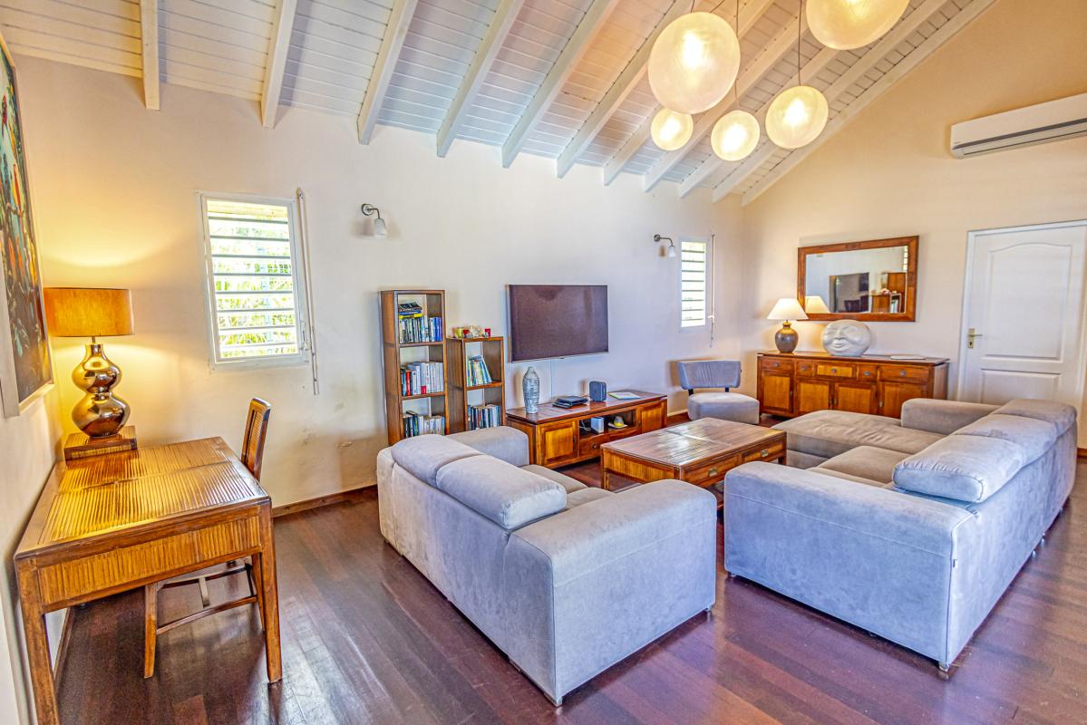 11. Location villa vue mer piscine Deshaies Guadeloupe_Salon Vue Mer des Caraibes