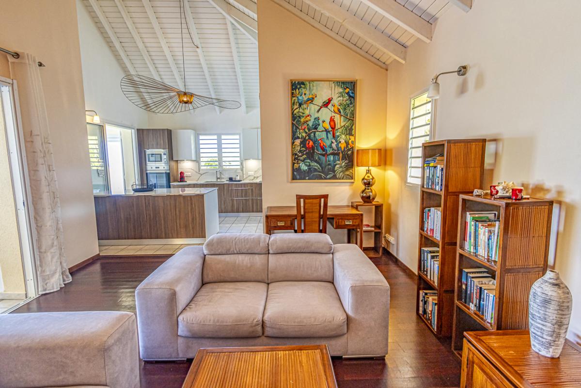 12. Location villa vue mer piscine Deshaies Guadeloupe_Salon Vue Mer des Caraibes
