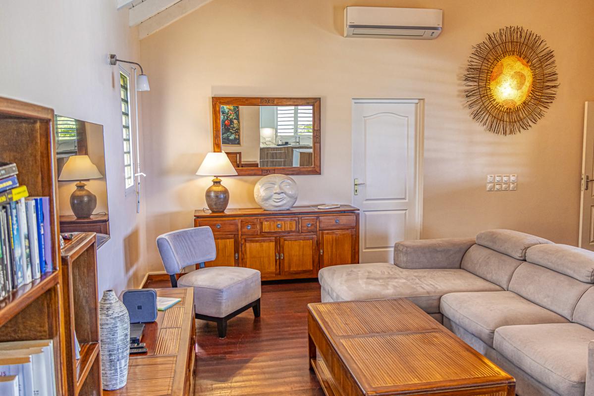 14. Location villa vue mer piscine Deshaies Guadeloupe_Salon Vue Mer des Caraibes
