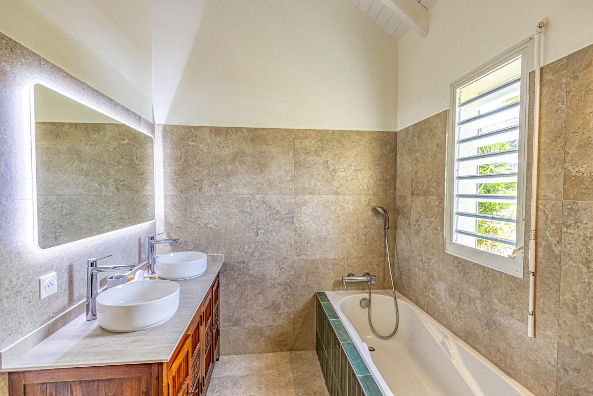 17. Location villa vue mer piscine Deshaies Guadeloupe_Suite Vue Mer des Caraibes