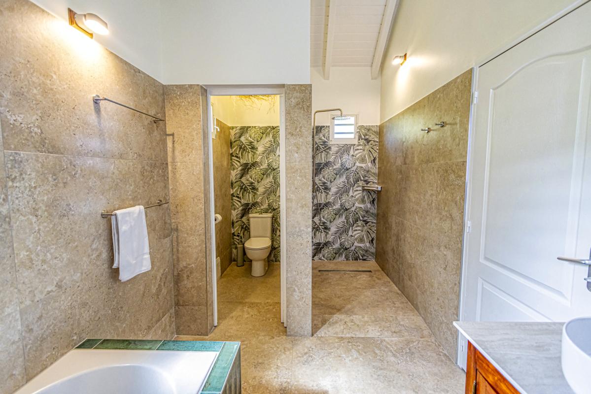 18. Location villa vue mer piscine Deshaies Guadeloupe_Suite Vue Mer des Caraibes