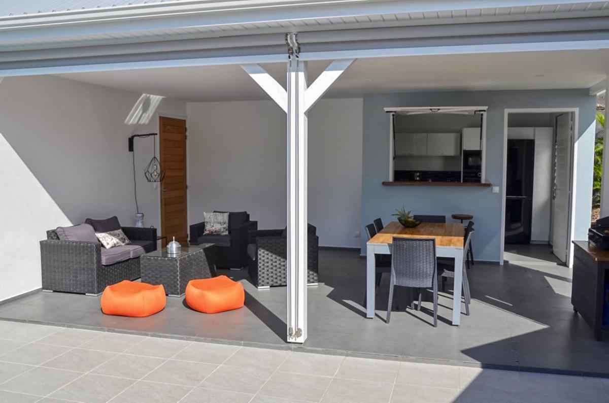 Location-villa-piscine-Deshaies-Guadeloupe_ terrasse