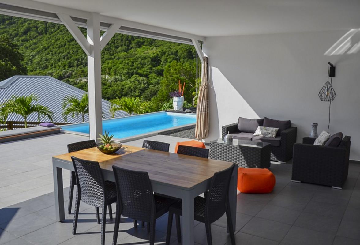 Location-villa-piscine-Deshaies-Guadeloupe_ terrasse