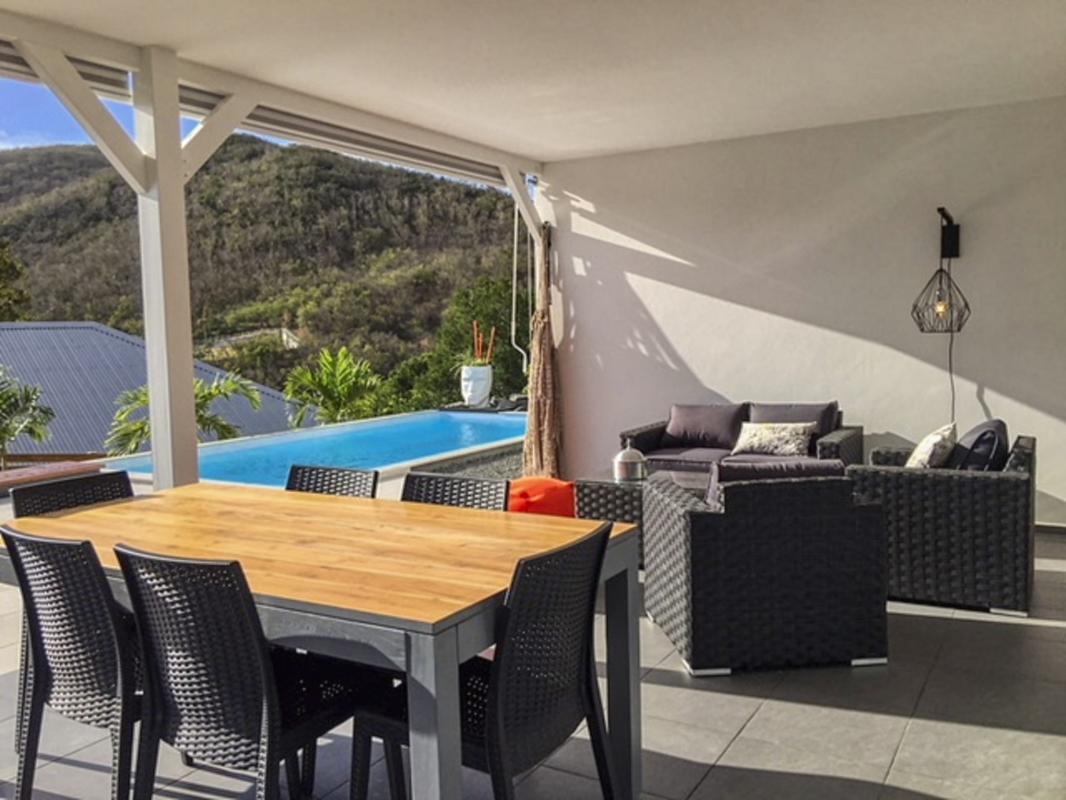 Location-villa-piscine-Deshaies-Guadeloupe_ terrasse