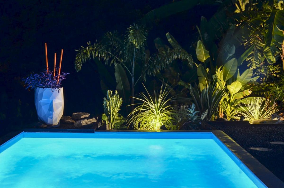 Location villa piscine Deshaies Guadeloupe_piscine nuit