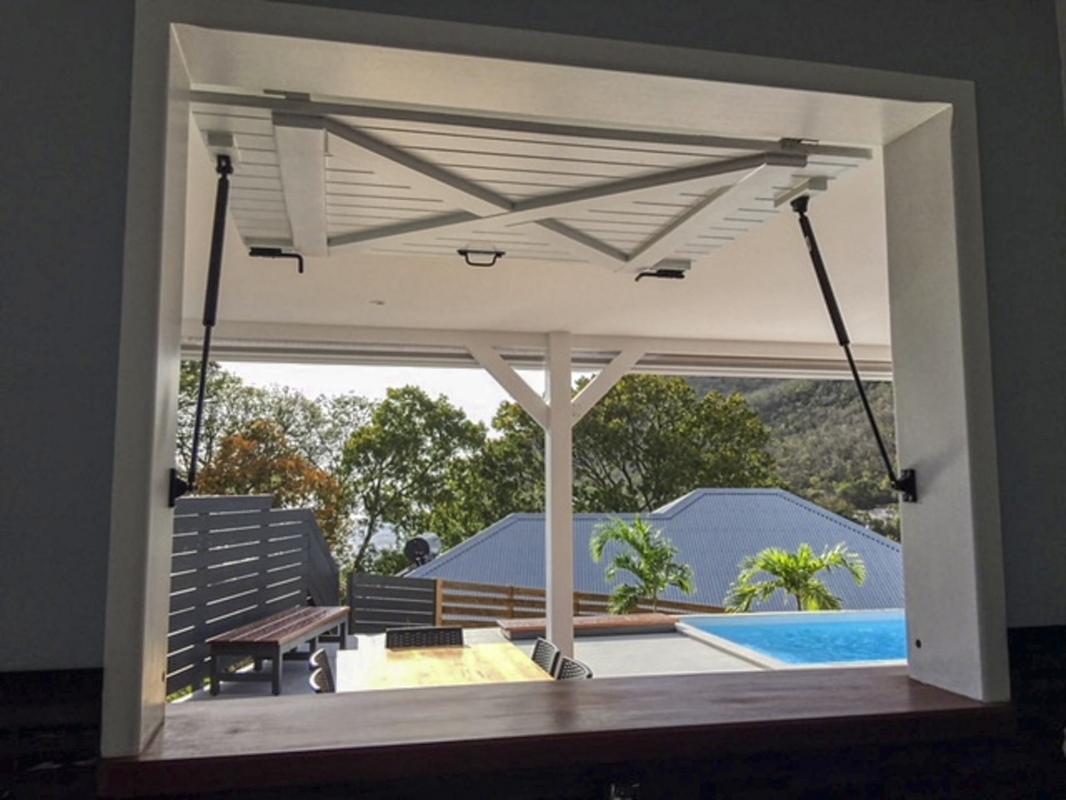 Location villa piscine Deshaies Guadeloupe_vue cuisine