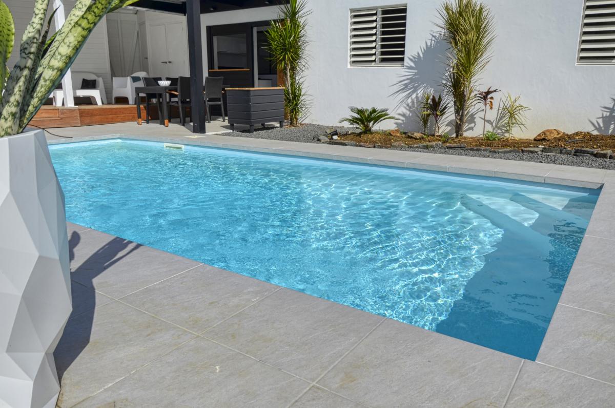 Location villa piscine Deshaies Guadeloupe_piscine