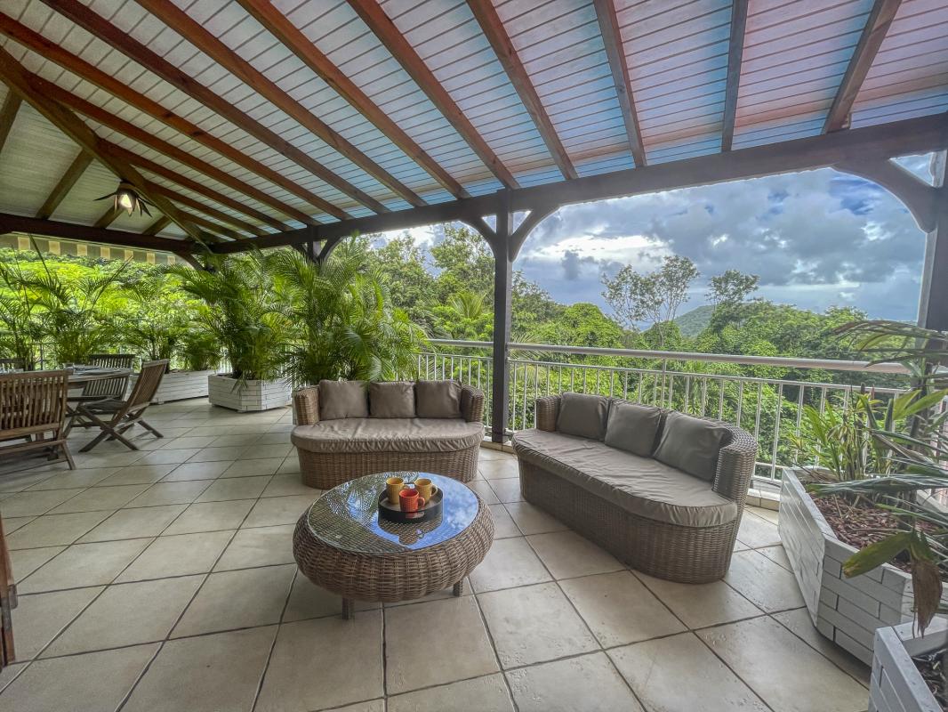 Villa avec piscine à Deshaies en Guadeloupe - Terrasse étage