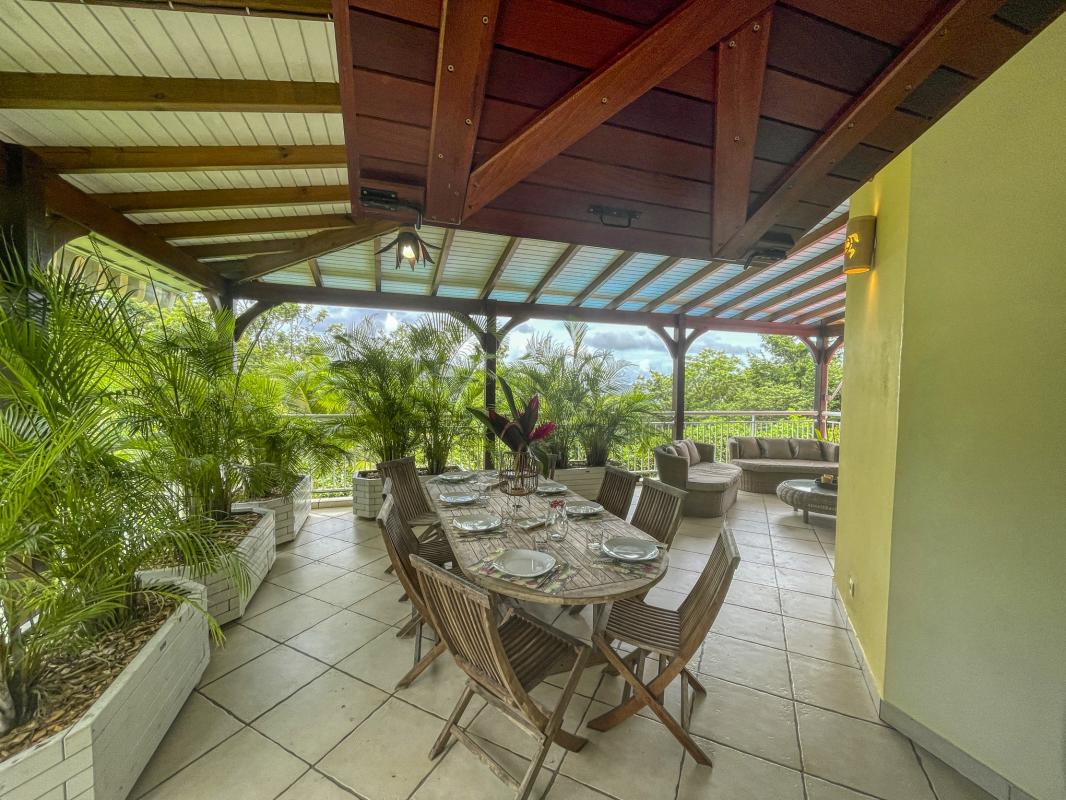 Villa avec piscine à Deshaies en Guadeloupe - Terrasse étage