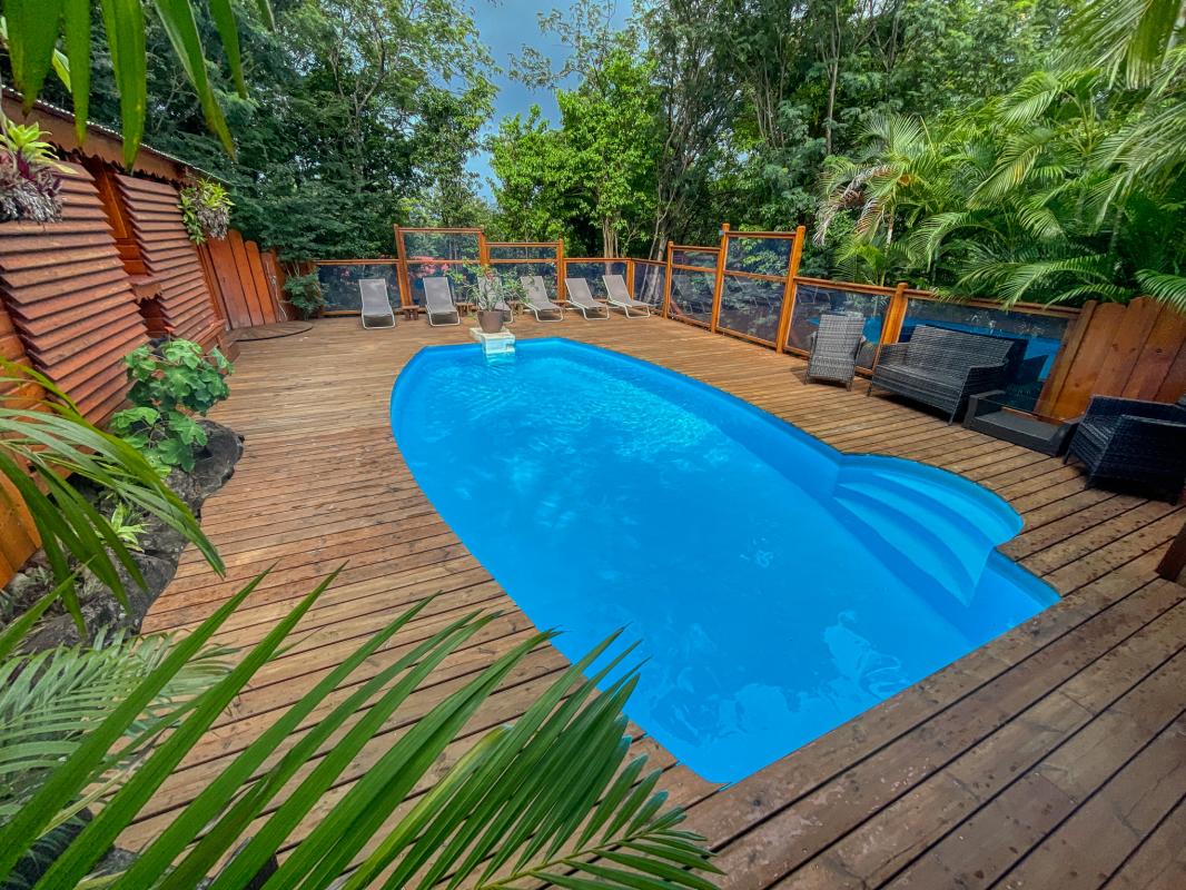 Location jungle lodge pour 4 personnes avec piscine au jardin des colibris deshaies en guadeloupe