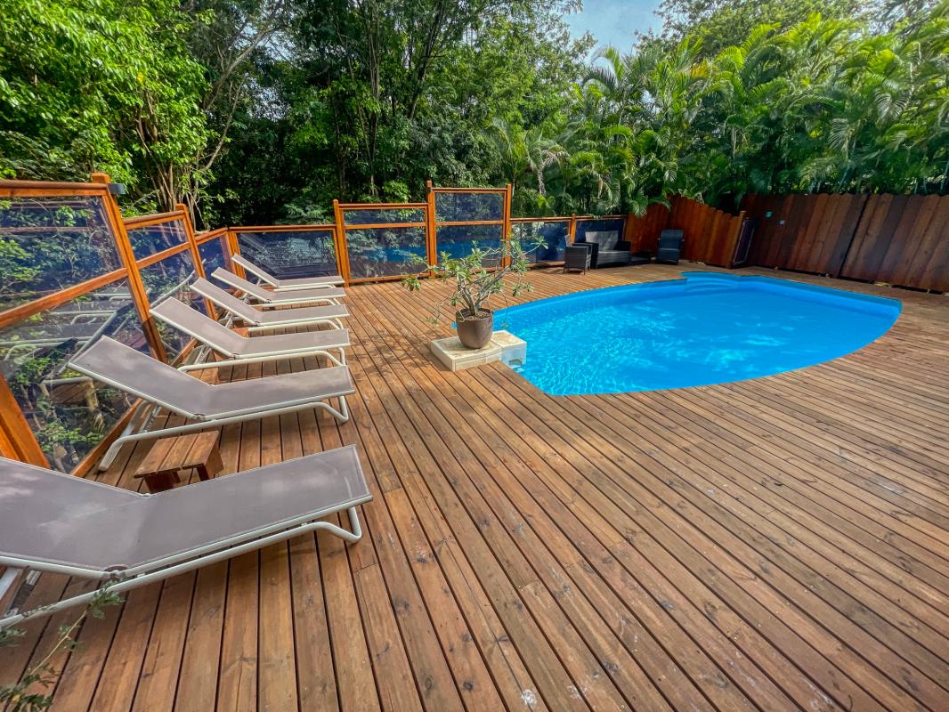 Location jungle lodge pour 4 personnes avec piscine au jardin des colibris deshaies en guadeloupe