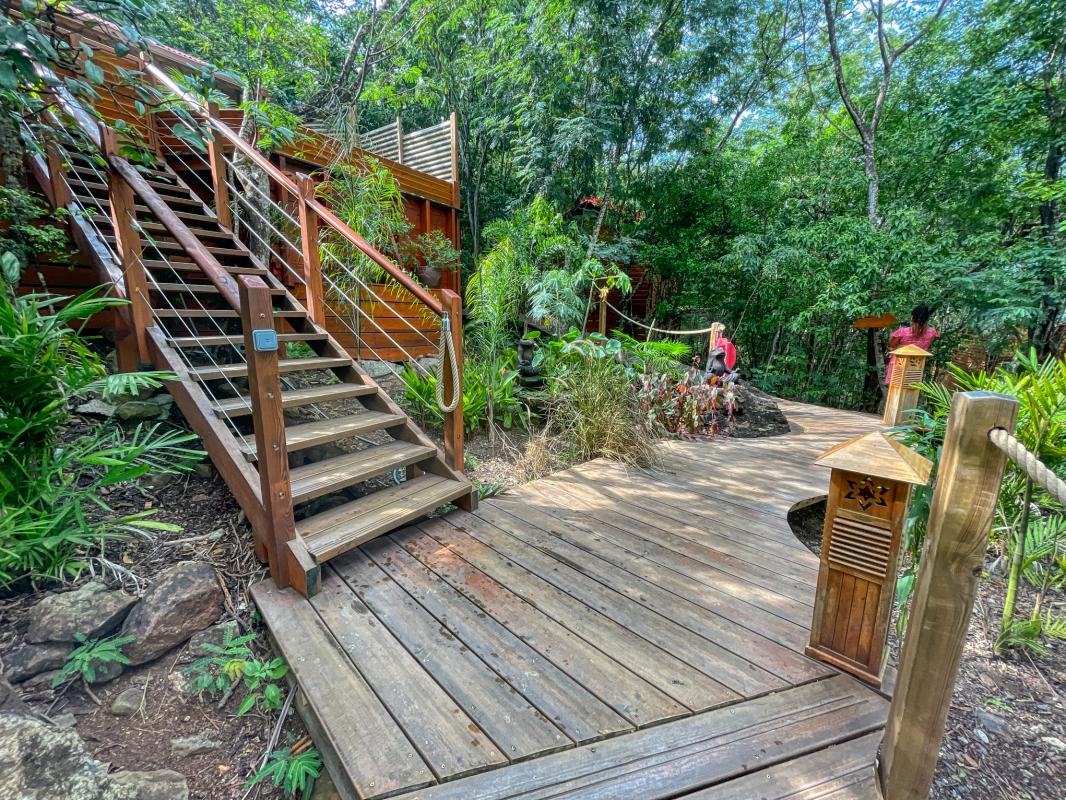 Location jungle lodge pour 4 personnes avec piscine au jardin des colibris deshaies en guadeloupe