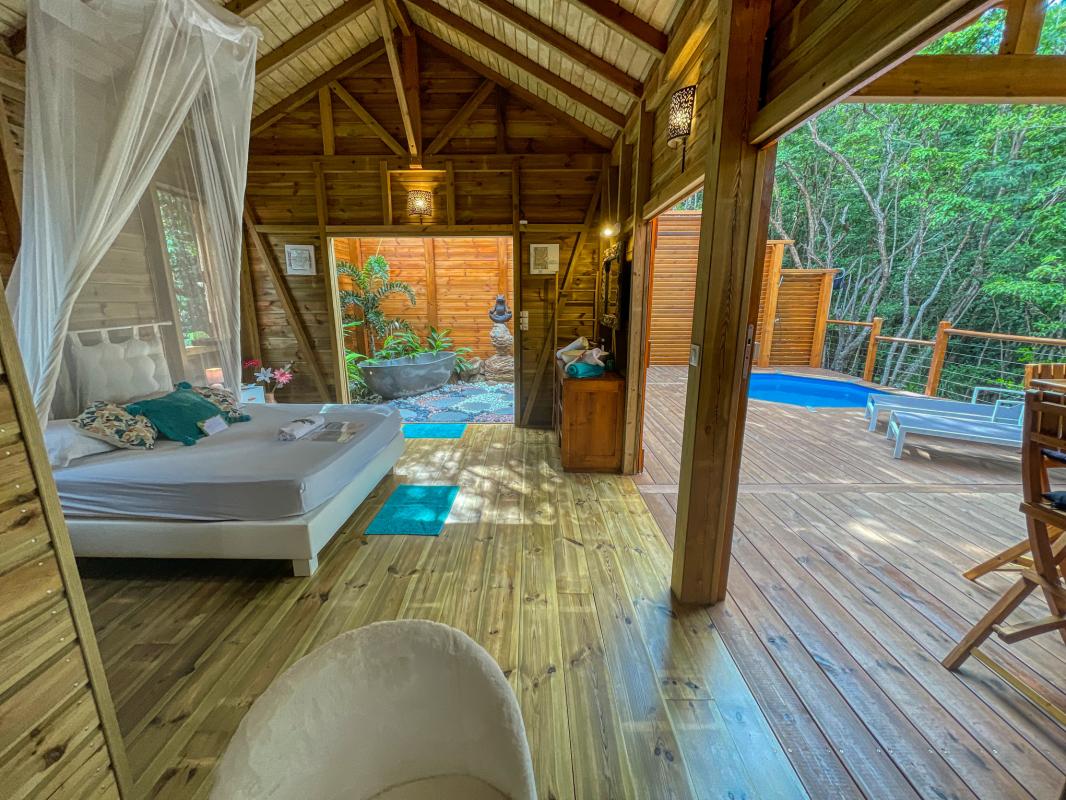 Location jungle lodge pour 4 personnes avec piscine au jardin des colibris deshaies en guadeloupe