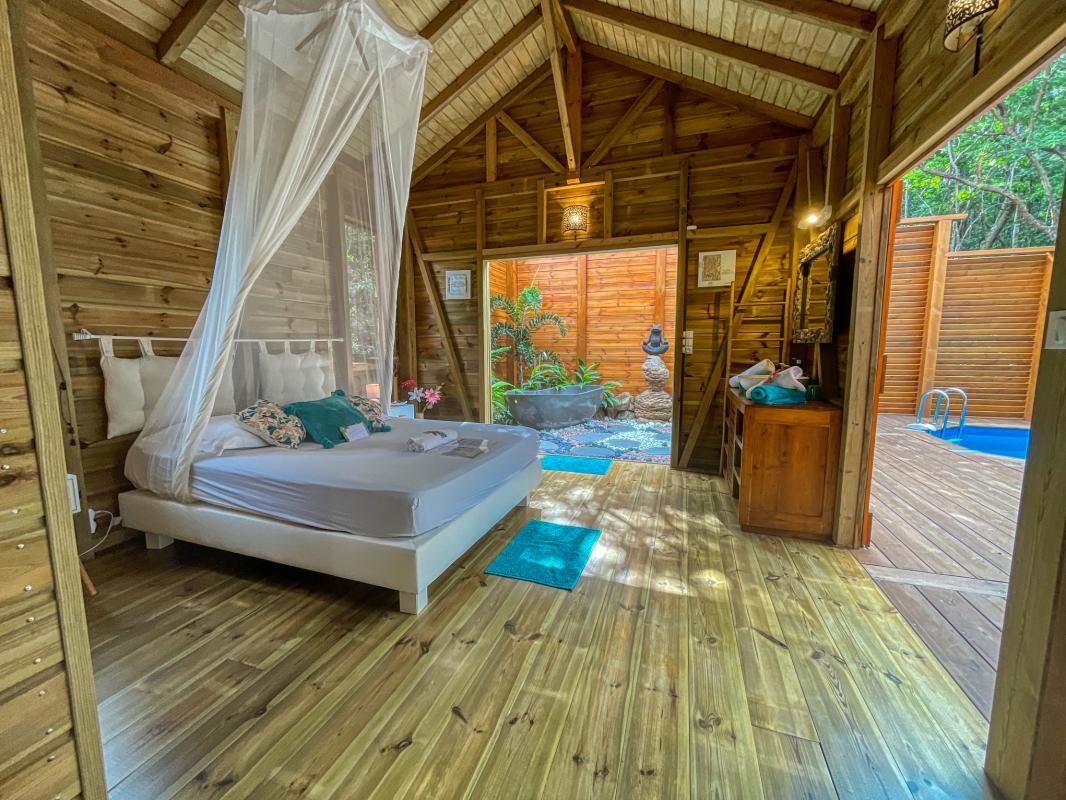 Location jungle lodge pour 4 personnes avec piscine au jardin des colibris deshaies en guadeloupe