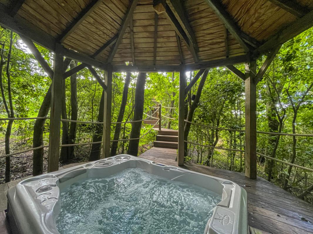 A louer Bungalow 1 chambre Deshaies Guadeloupe_ Jacuzzi 