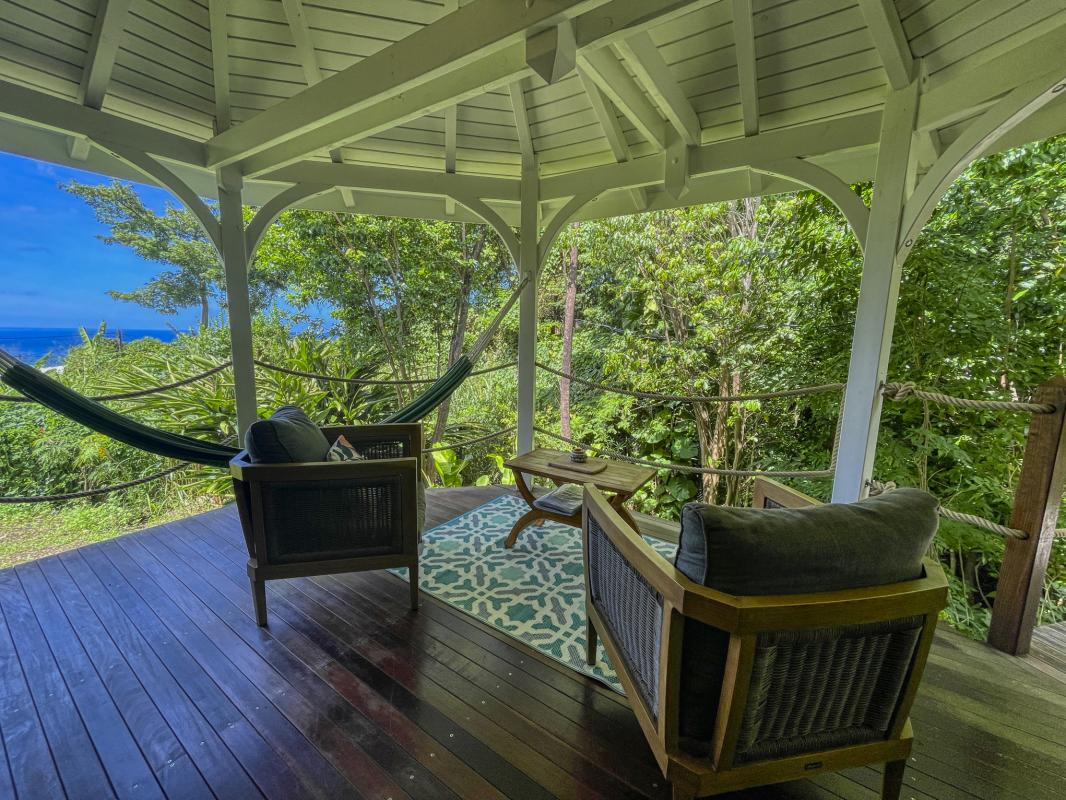 A louer Bungalow 1 chambre Deshaies Guadeloupe_ Salon 