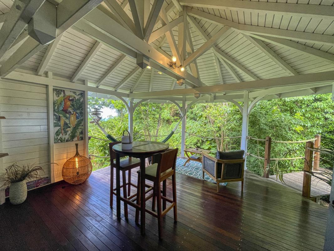 A louer Bungalow 1 chambre Deshaies Guadeloupe_ Salon 