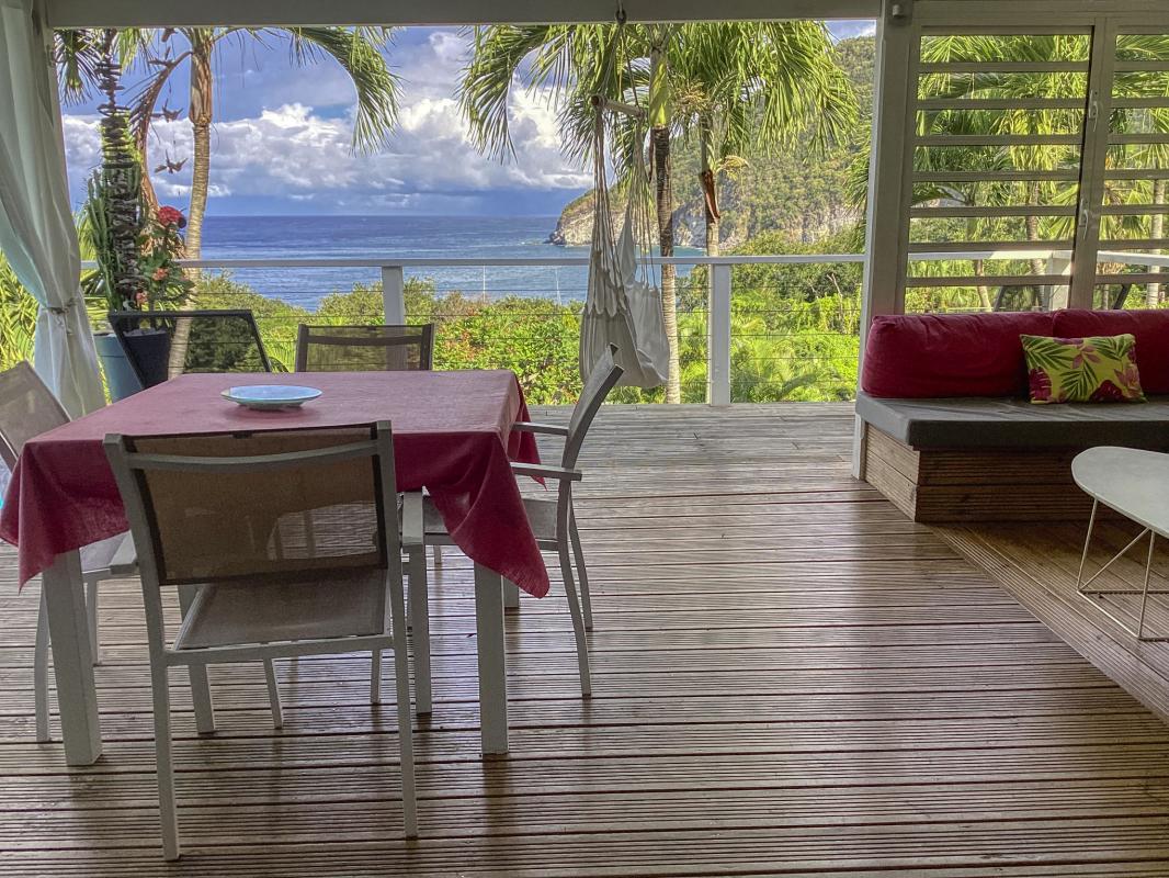 Location villa Desahies Guadeloupe piscine et vue mer-terrasse