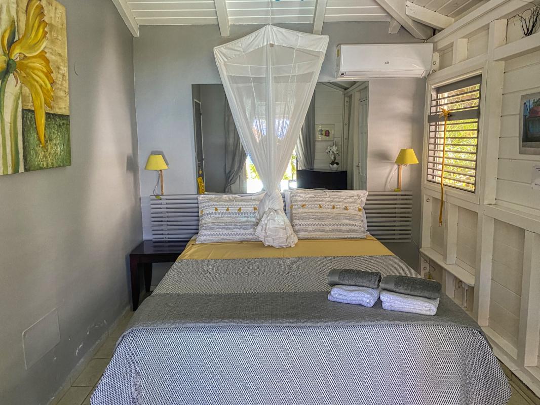 Location Villa Deshaies Guadeloupe piscine vue mer - chambre 2