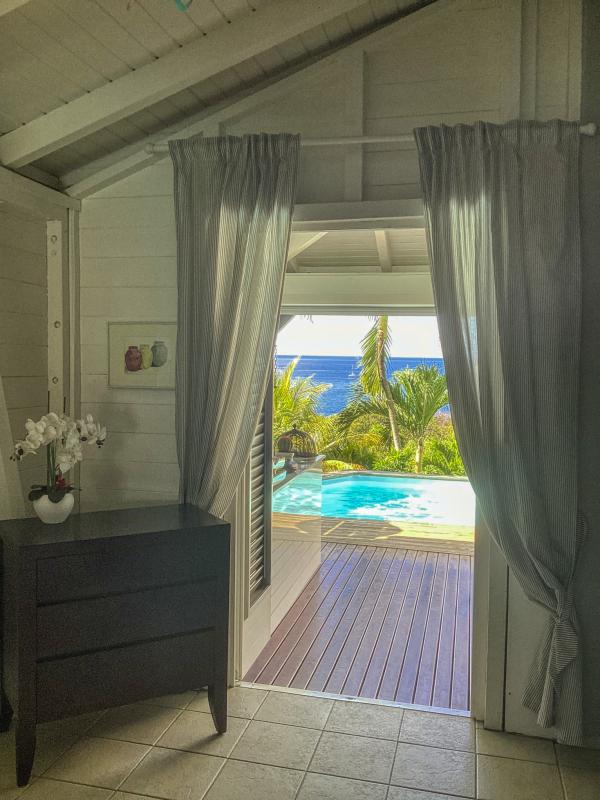 Location Villa Deshaies Guadeloupe piscine vue mer - chambre 2