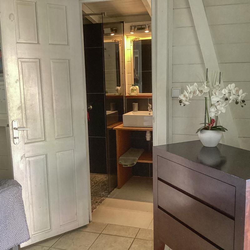 Location Villa Deshaies Guadeloupe piscine vue mer - chambre 2