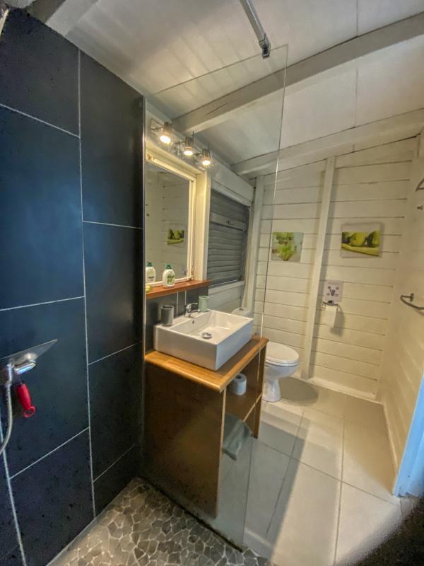 Location Villa Deshaies Guadeloupe piscine vue mer - chambre 2