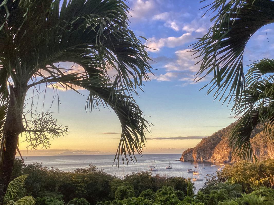 Location Villa Deshaies Guadeloupe piscine vue mer - coucher du soleil
