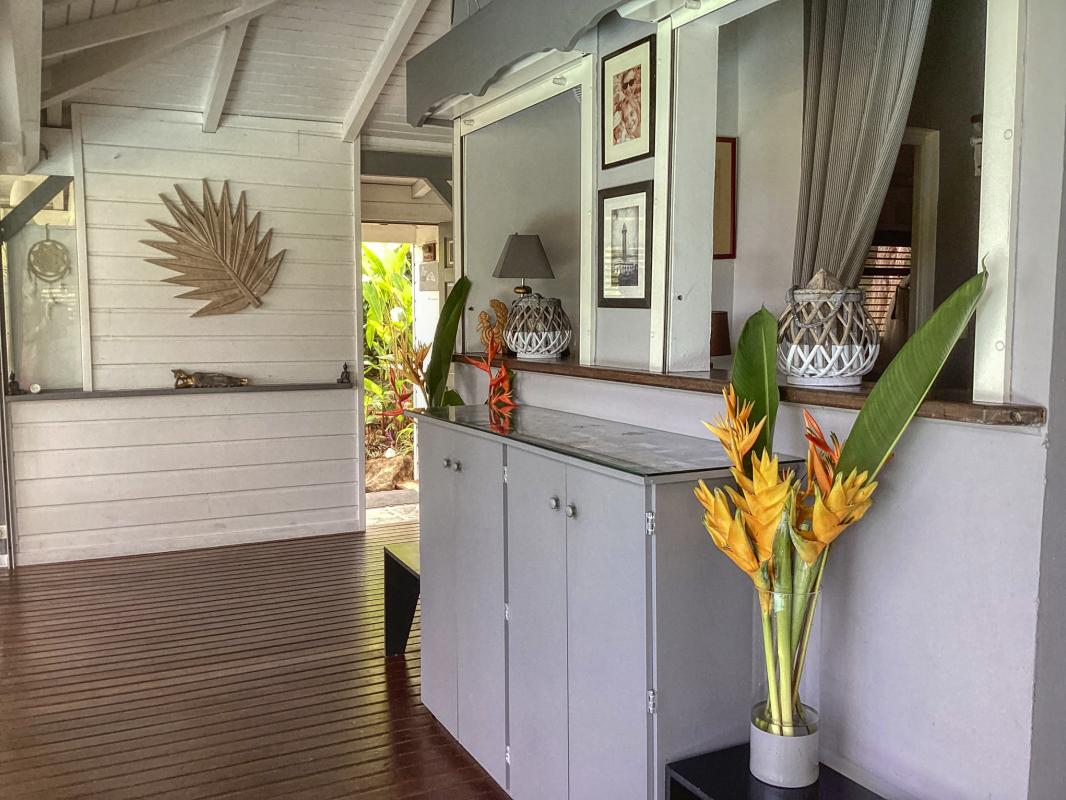 Location Villa Deshaies Guadeloupe piscine vue mer - séjour