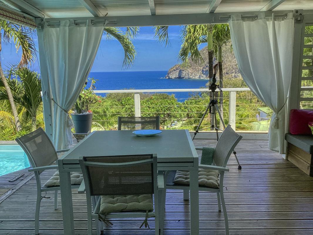 Location Villa Deshaies Guadeloupe piscine vue mer - terrasse (2)
