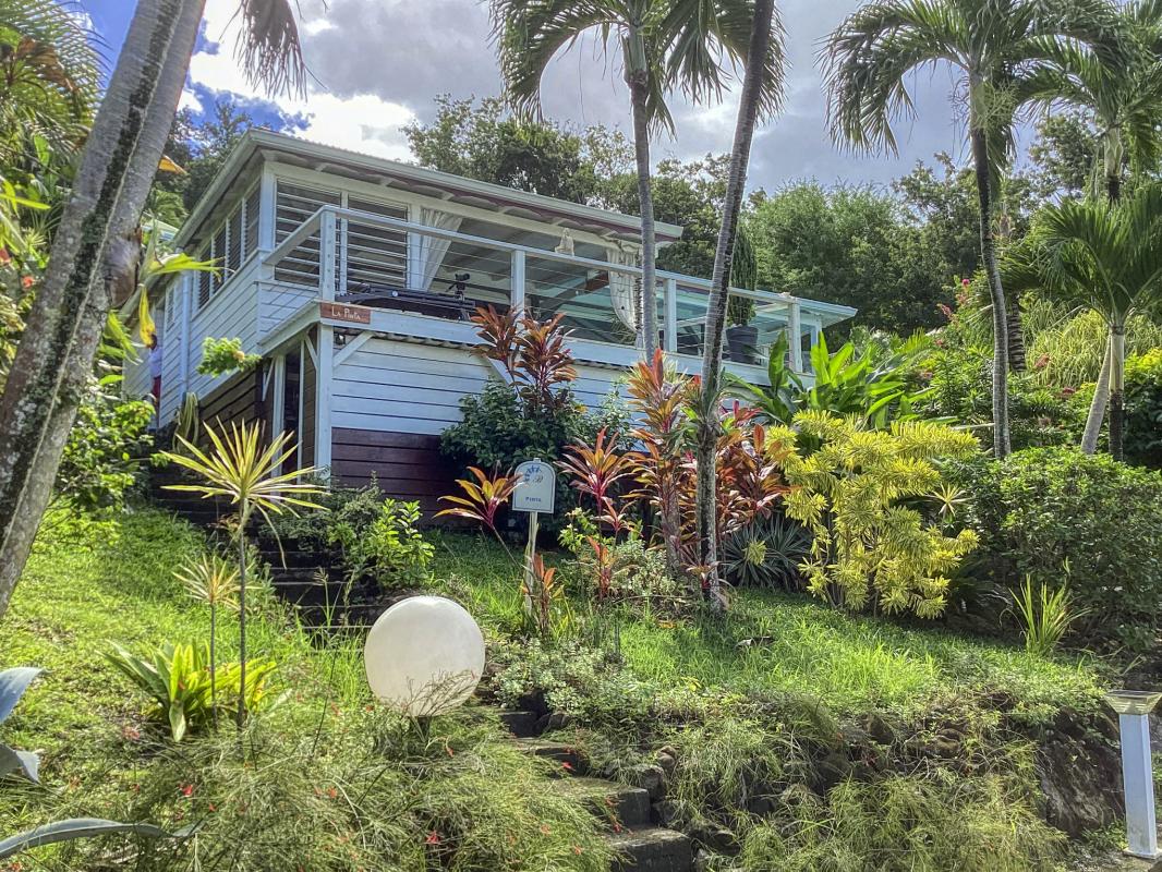 Location Villa Deshaies Guadeloupe piscine vue mer - vue ensemble