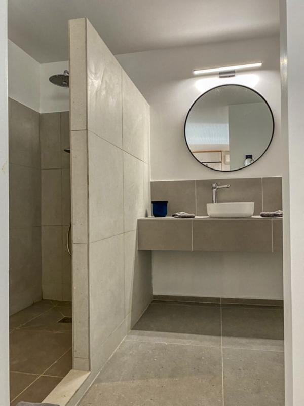 Location villa Deshaies Guadeloupe-salle de douche