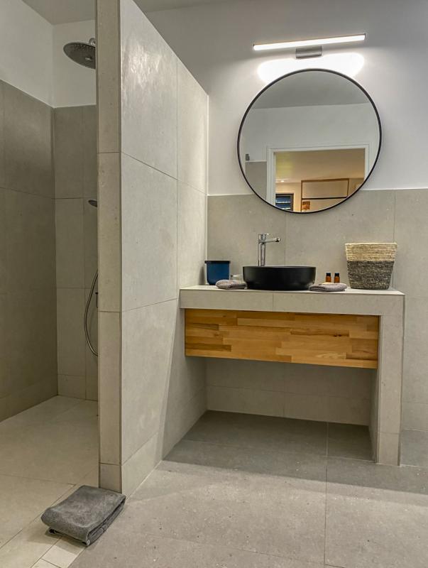 Location villa Deshaies Guadeloupe-salle de douche