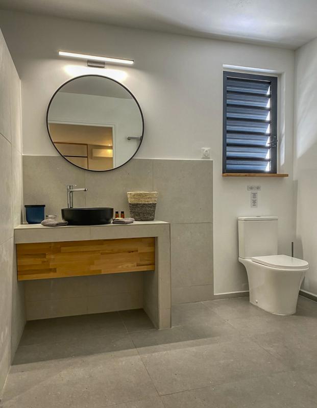 Location villa Deshaies Guadeloupe-salle de douche