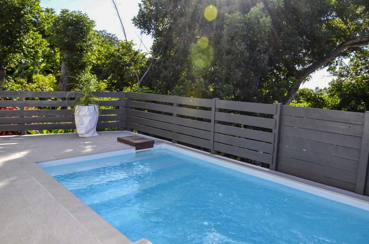 Location villa piscine Deshaies Guadeloupe_piscine