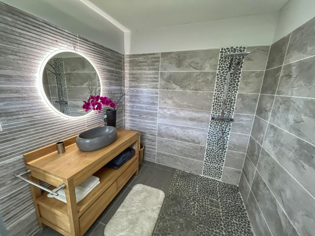 Villa Gourbeyre Guadeloupe_salle de douche