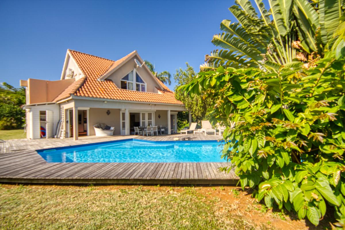 Location villa Guadeloupe Le Gosier 4 chambres 11 personnes vue et accés mer et piscine 