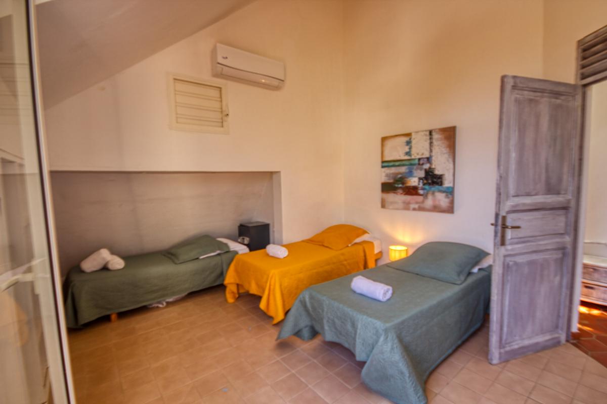 Location villa Guadeloupe Le Gosier 4 chambres 11 personnes vue et accès mer et piscine 