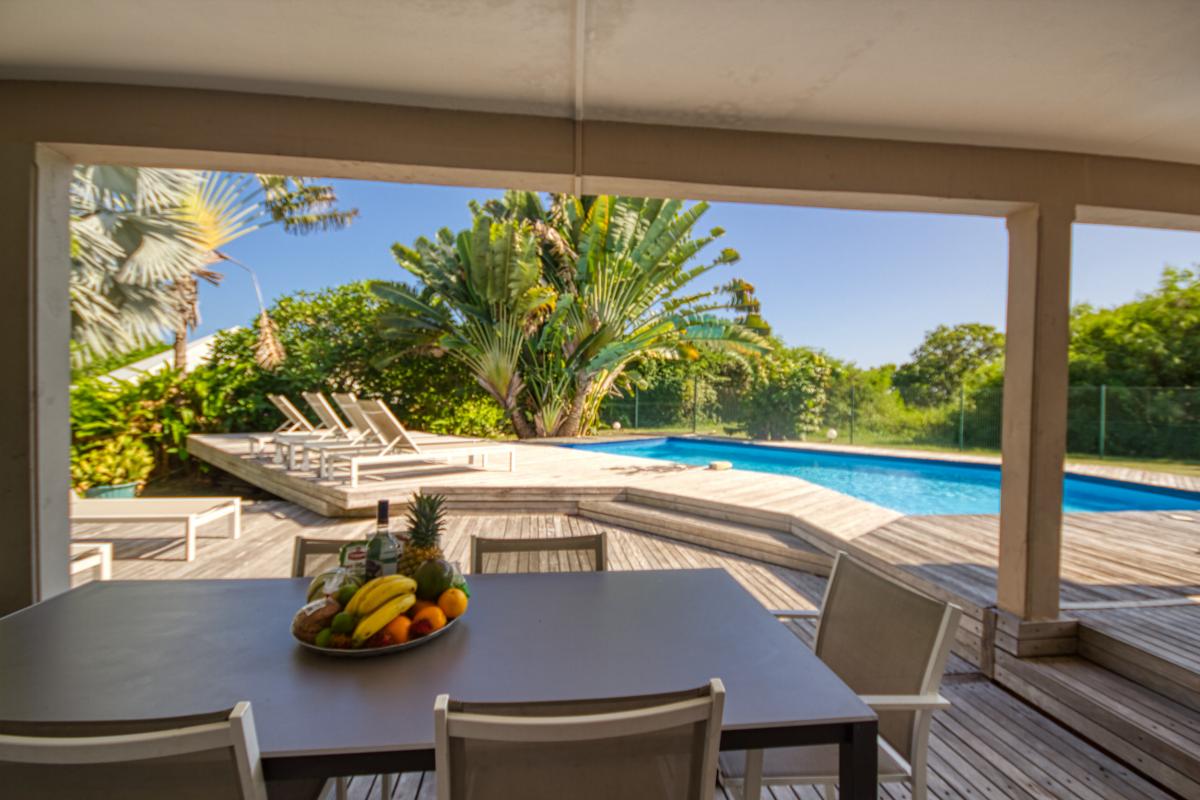 Location villa Guadeloupe Le Gosier 4 chambres 11 personnes vue et accès mer et piscine 