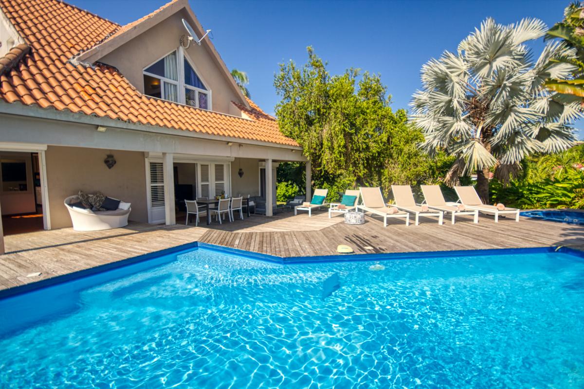 Location villa Guadeloupe Le Gosier 4 chambres 11 personnes vue et accès mer et piscine 