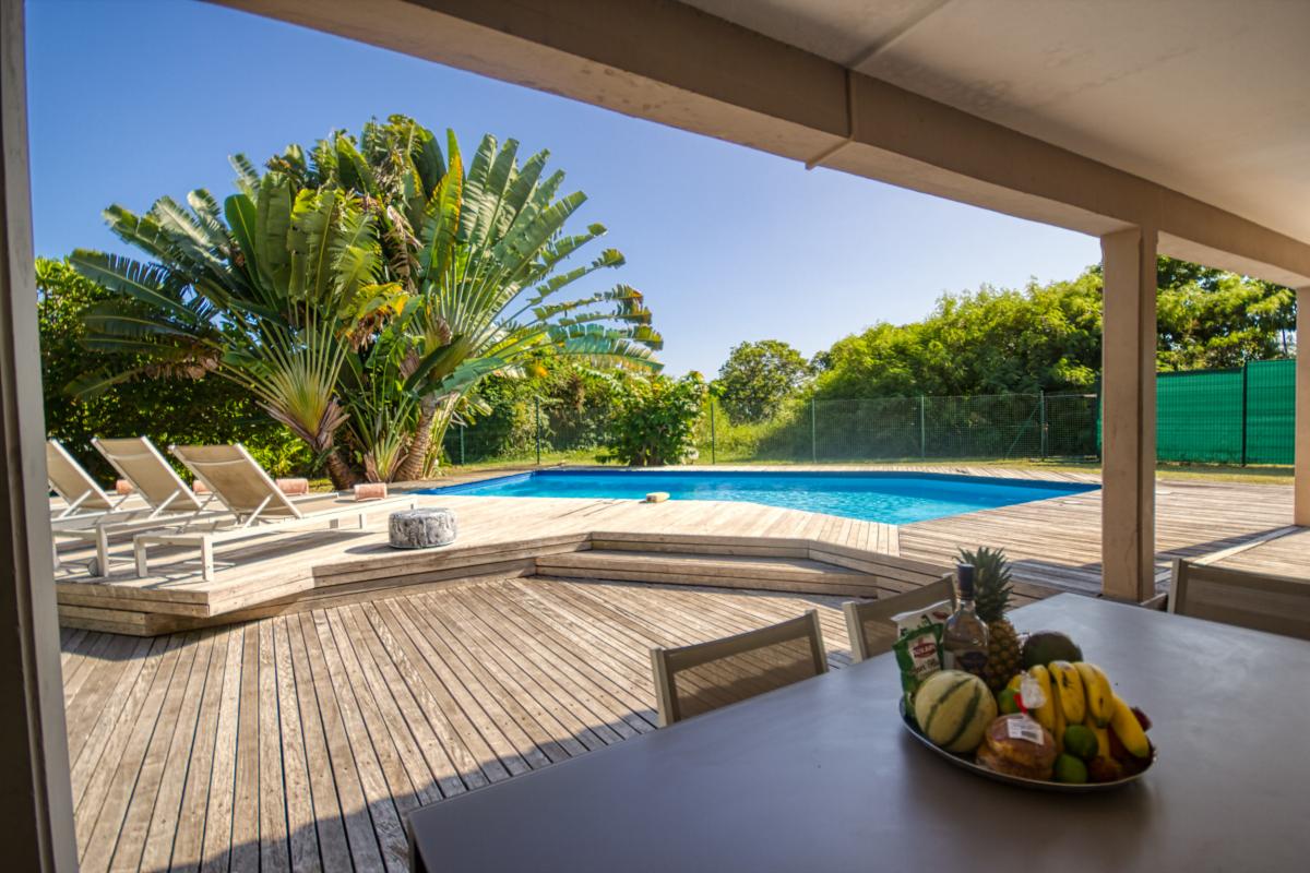 Rental villa Guadeloupe - swimming pool and terrace