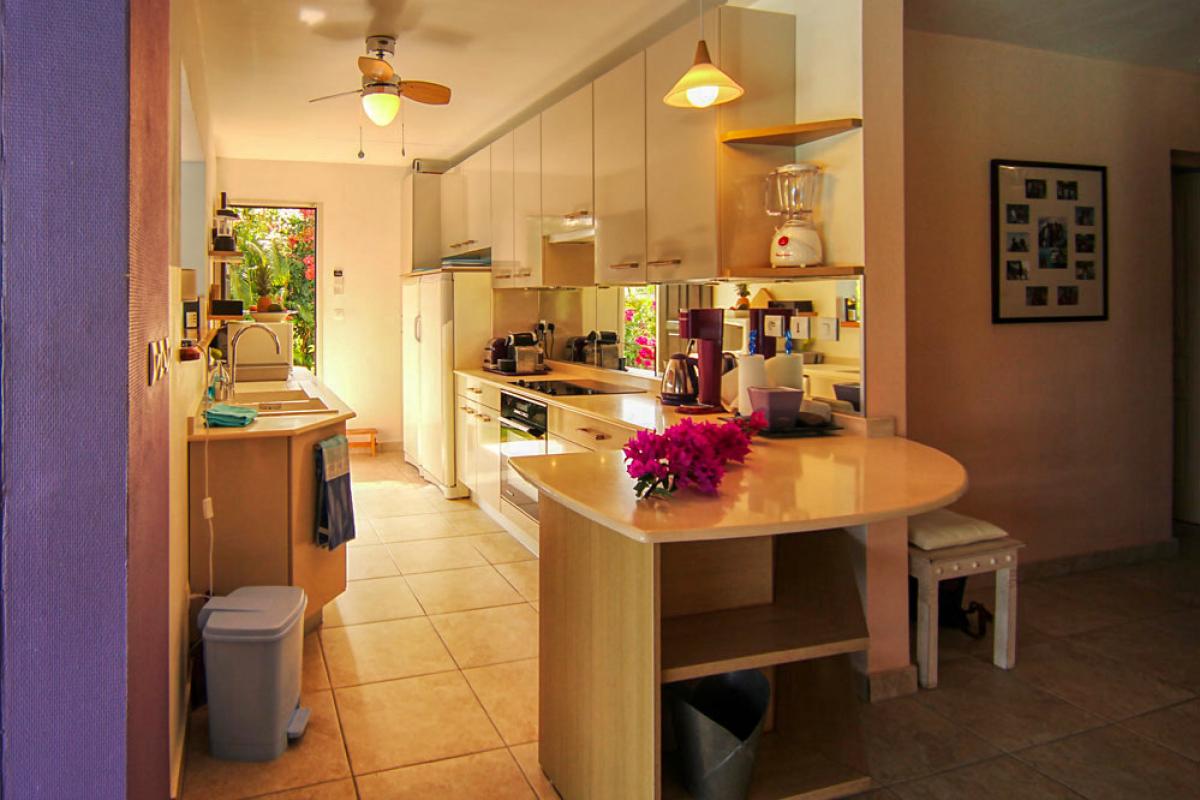 Rental villa with swimming pool and sea view - the kitchen