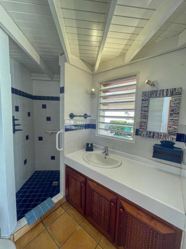 Location Villa 8 personnes Le Gosier Guadeloupe-salle de douche