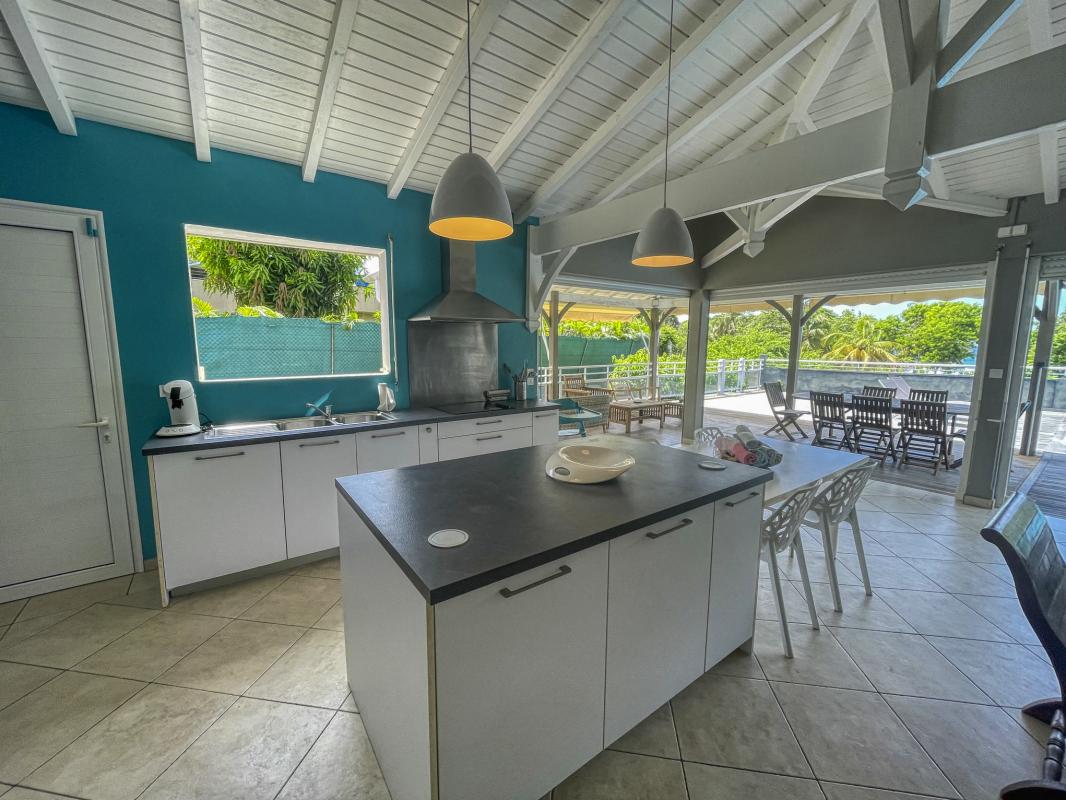 Location villa 7 personnes avec piscine au Gosier Guadeloupe_cuisine